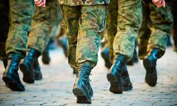 Звуки марша солдат в сапогах — скачать бесплатно и слушать онлайн
